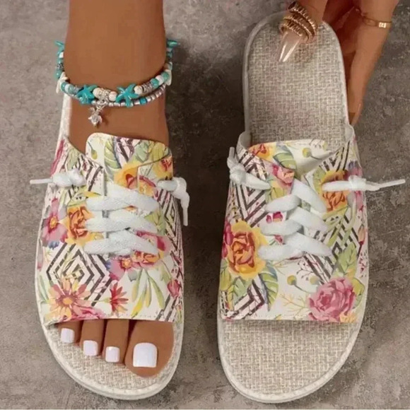 Women's Flower Pattern Flat Sandals Casual Open Toe Summertime Size 9.5 NWOT - Picture 1 of 11